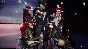 chris brown and dancers