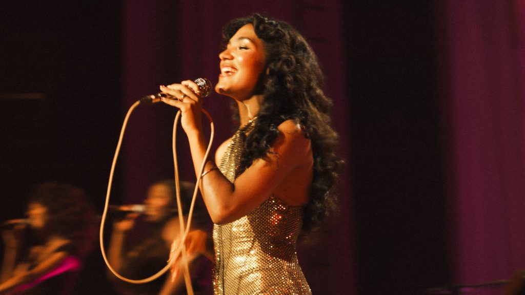 Olivia Dean Commands Madison Square Garden with 'The Art of Loving'