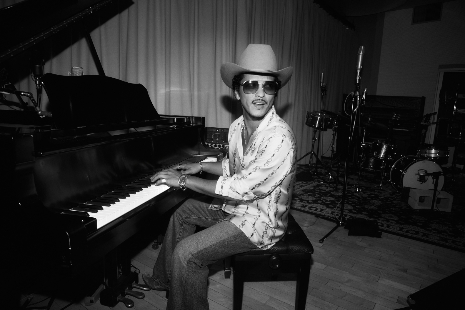 Bruno Mars' 'I Just Might' Marks 35th Week at No. 1 on Hot R&B Songs